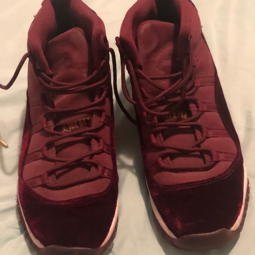 AUTHENTIC Red velvet retro Jordan’s